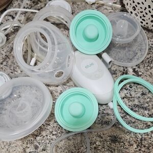 Elvie Stride Breast Pump with Mint Accents